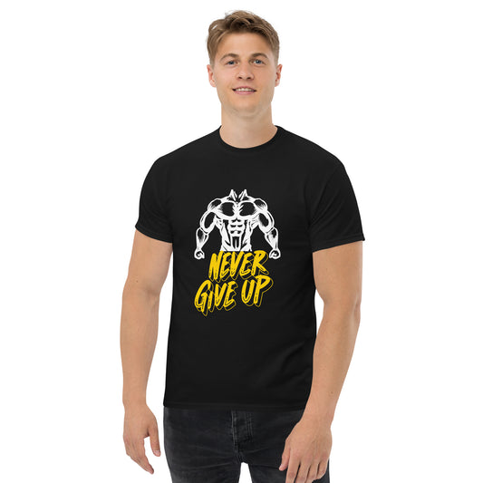 Klassisches Herren-T-Shirt - NEVER GIVE UP